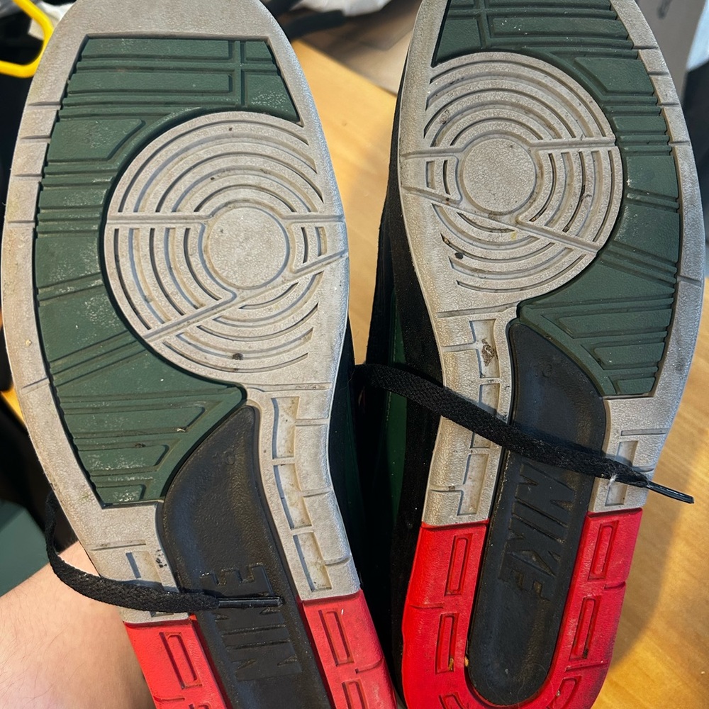 Jordan Black and Red Sneakers Classic Design - Picture 4 of 5